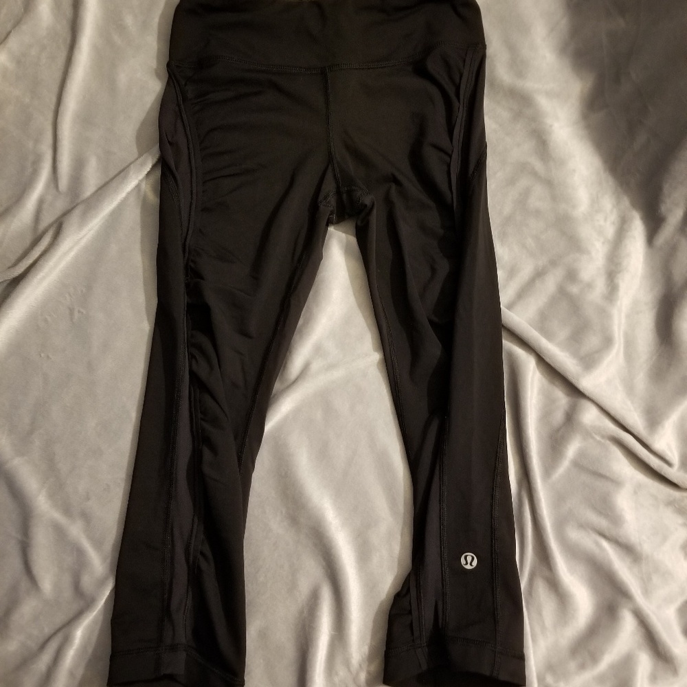 Lululemon black 3/4 ruched capris Sz 4